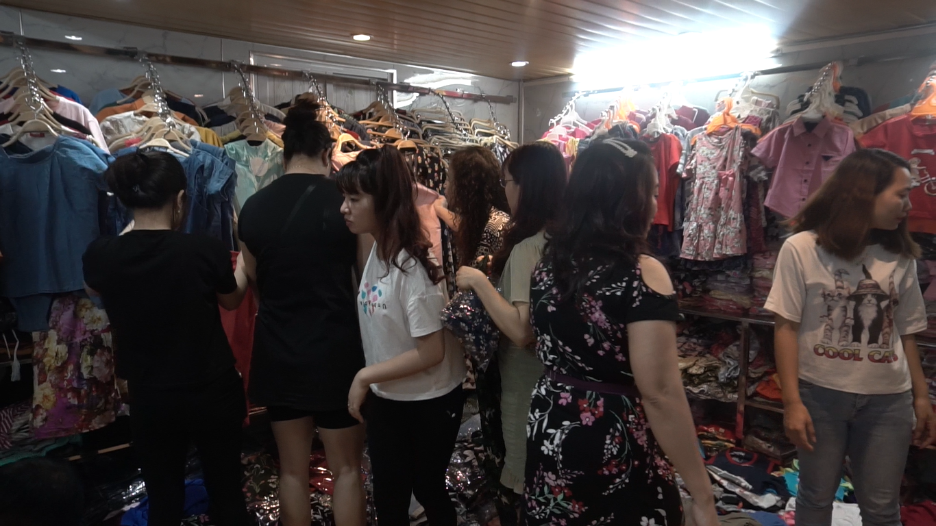 Quản lý bán buôn, bán lẻ hiệu quả hơn tại shop quần áo VNXK